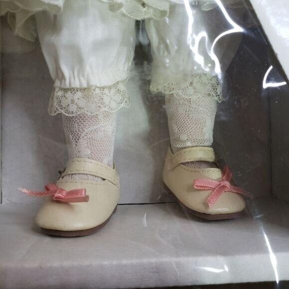 Vintage 1990 Gorham Dolls Of The Month Miss May Collectible - Picture 9 of 14